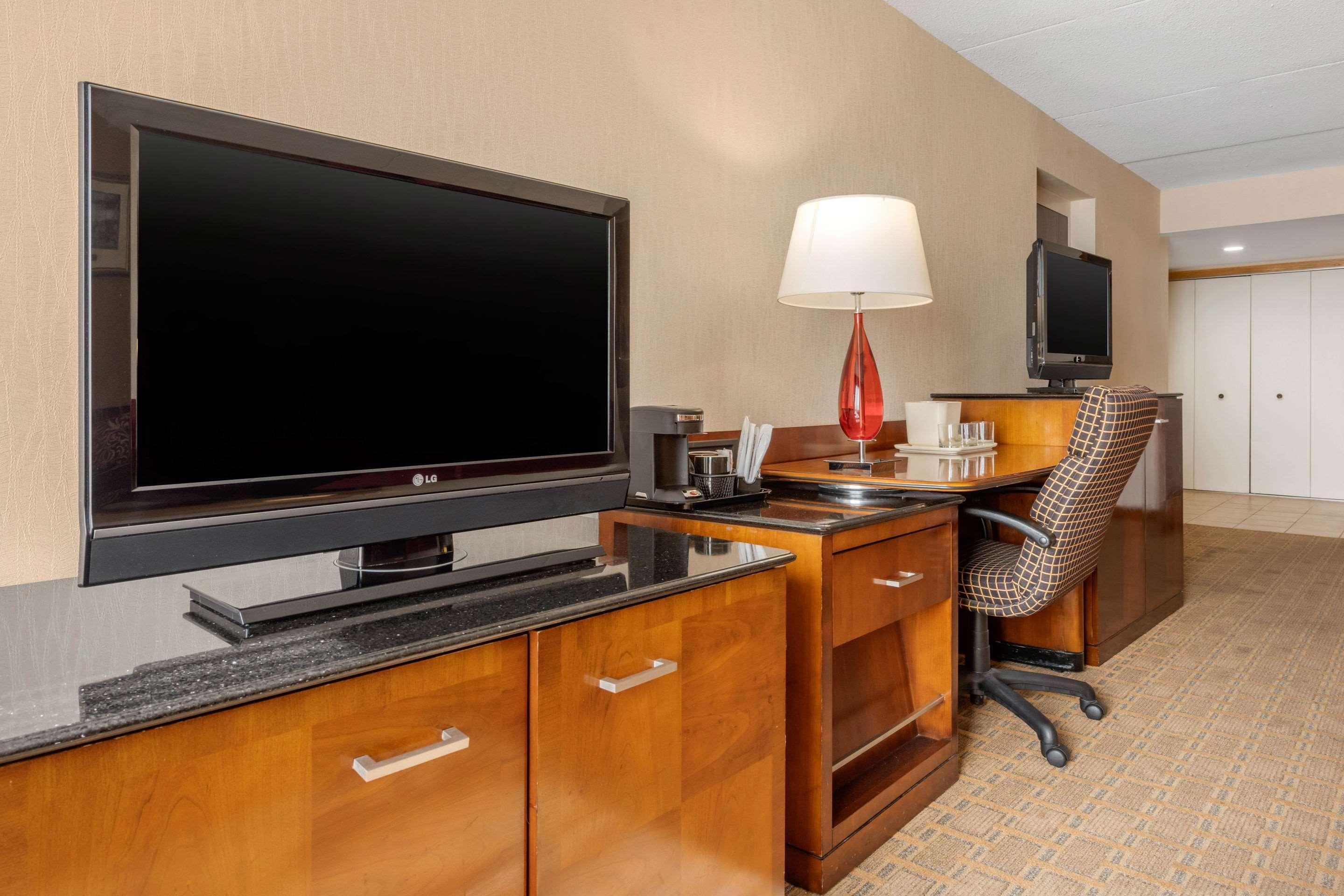 Clarion Hotel Conference Center On Lake Erie Dunkirk Bagian luar foto
