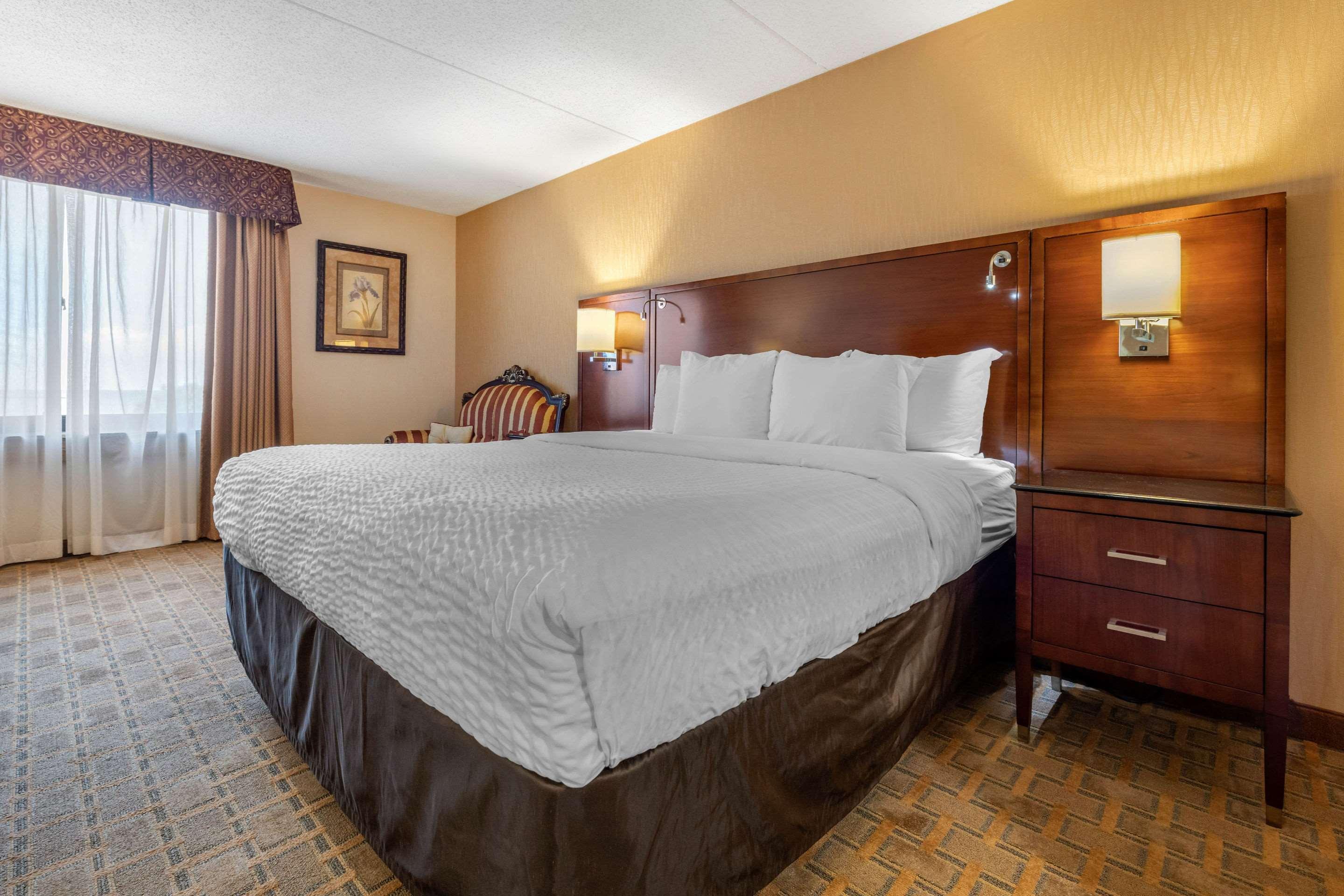 Clarion Hotel Conference Center On Lake Erie Dunkirk Bagian luar foto