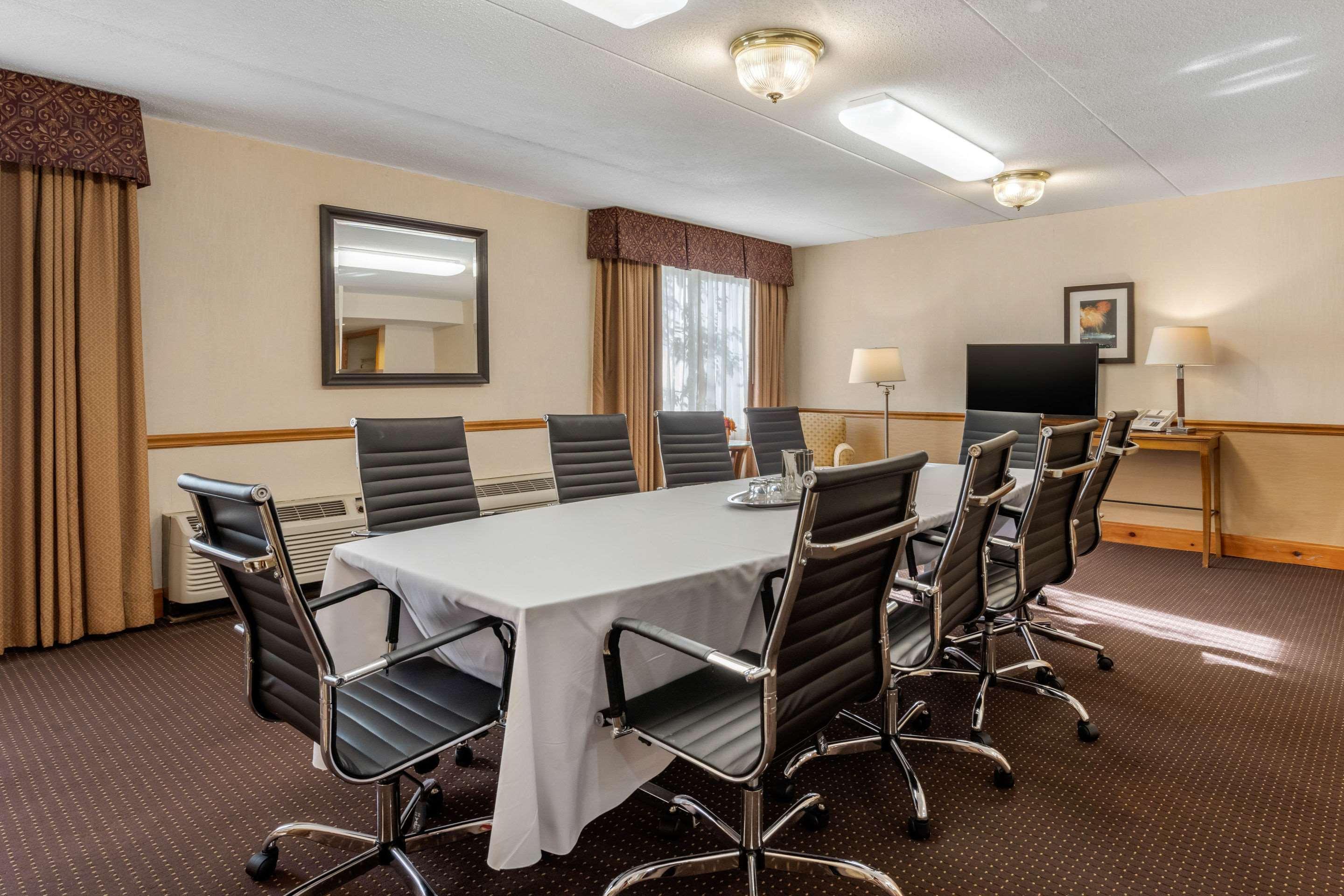 Clarion Hotel Conference Center On Lake Erie Dunkirk Bagian luar foto
