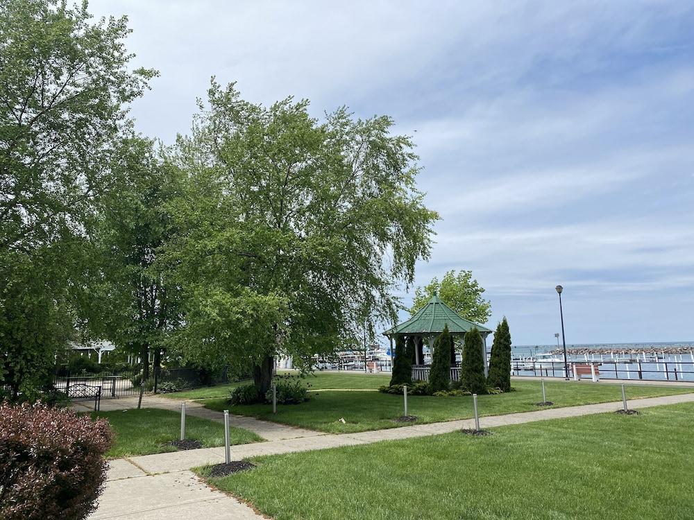 Clarion Hotel Conference Center On Lake Erie Dunkirk Bagian luar foto
