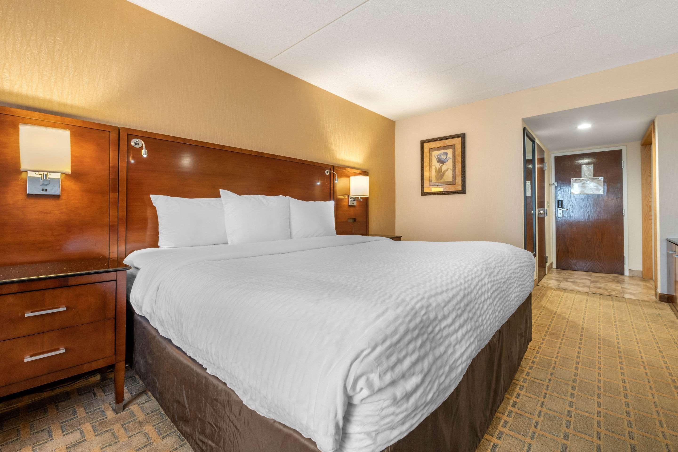 Clarion Hotel Conference Center On Lake Erie Dunkirk Bagian luar foto