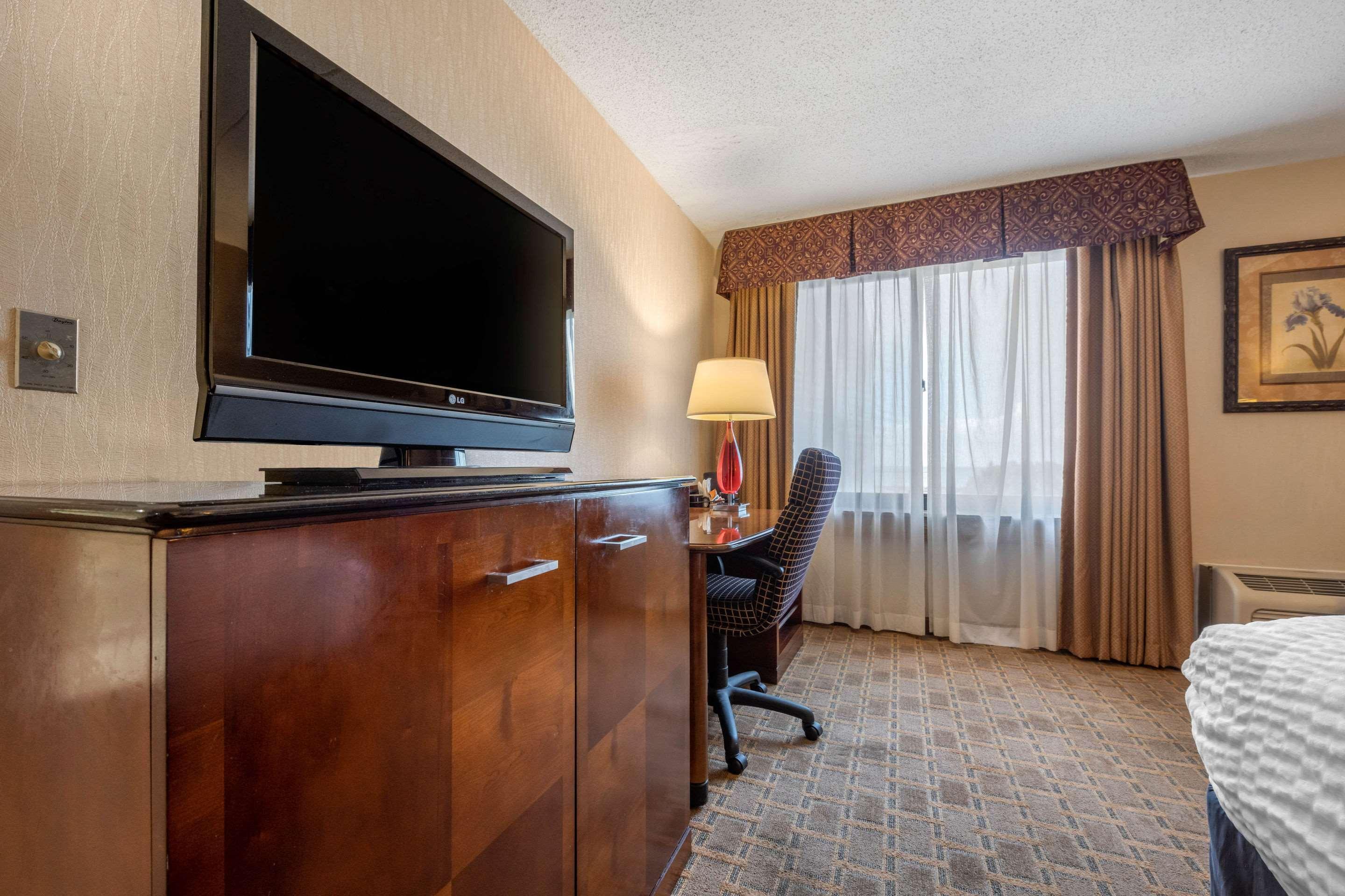 Clarion Hotel Conference Center On Lake Erie Dunkirk Bagian luar foto