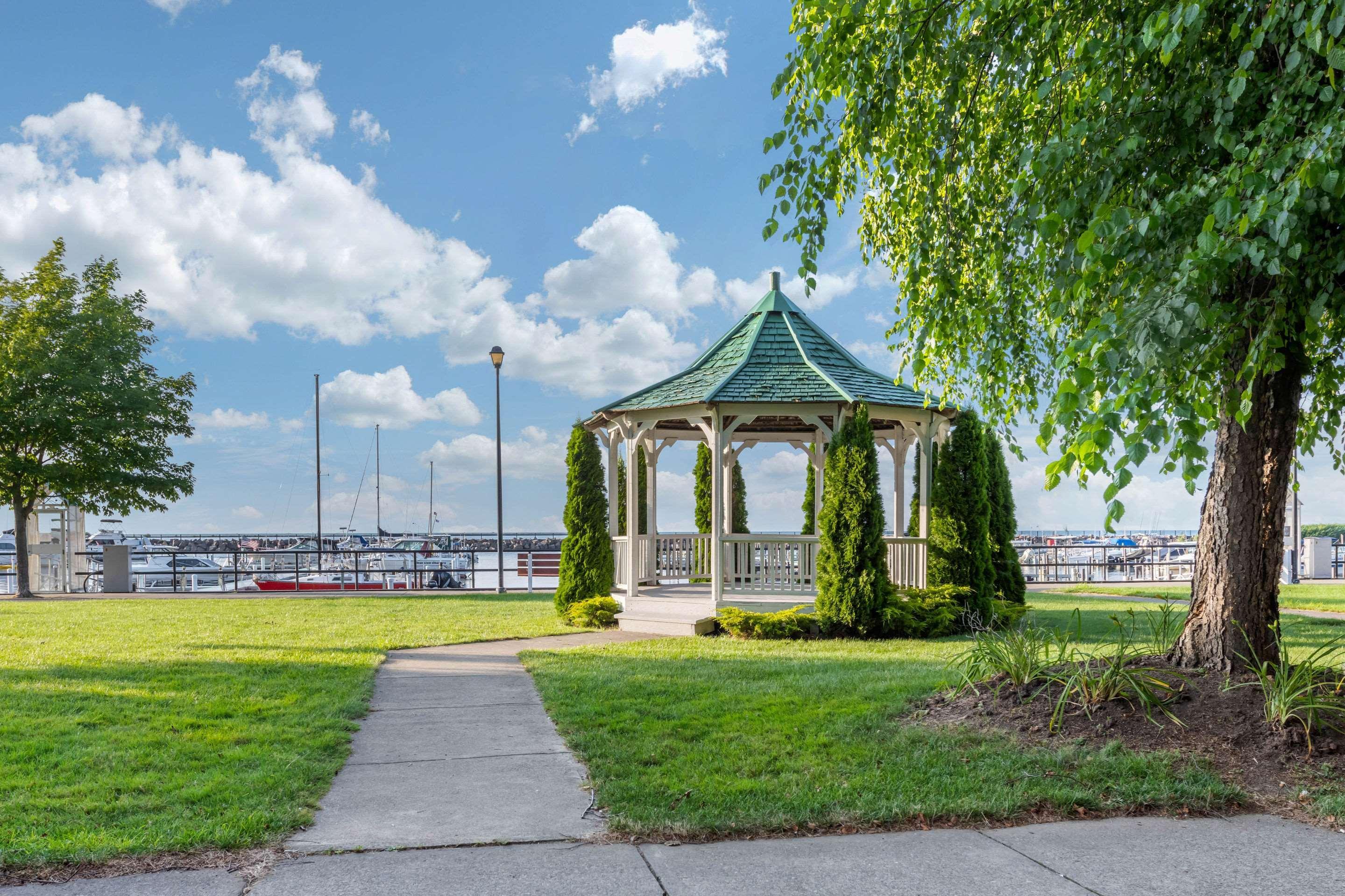 Clarion Hotel Conference Center On Lake Erie Dunkirk Bagian luar foto