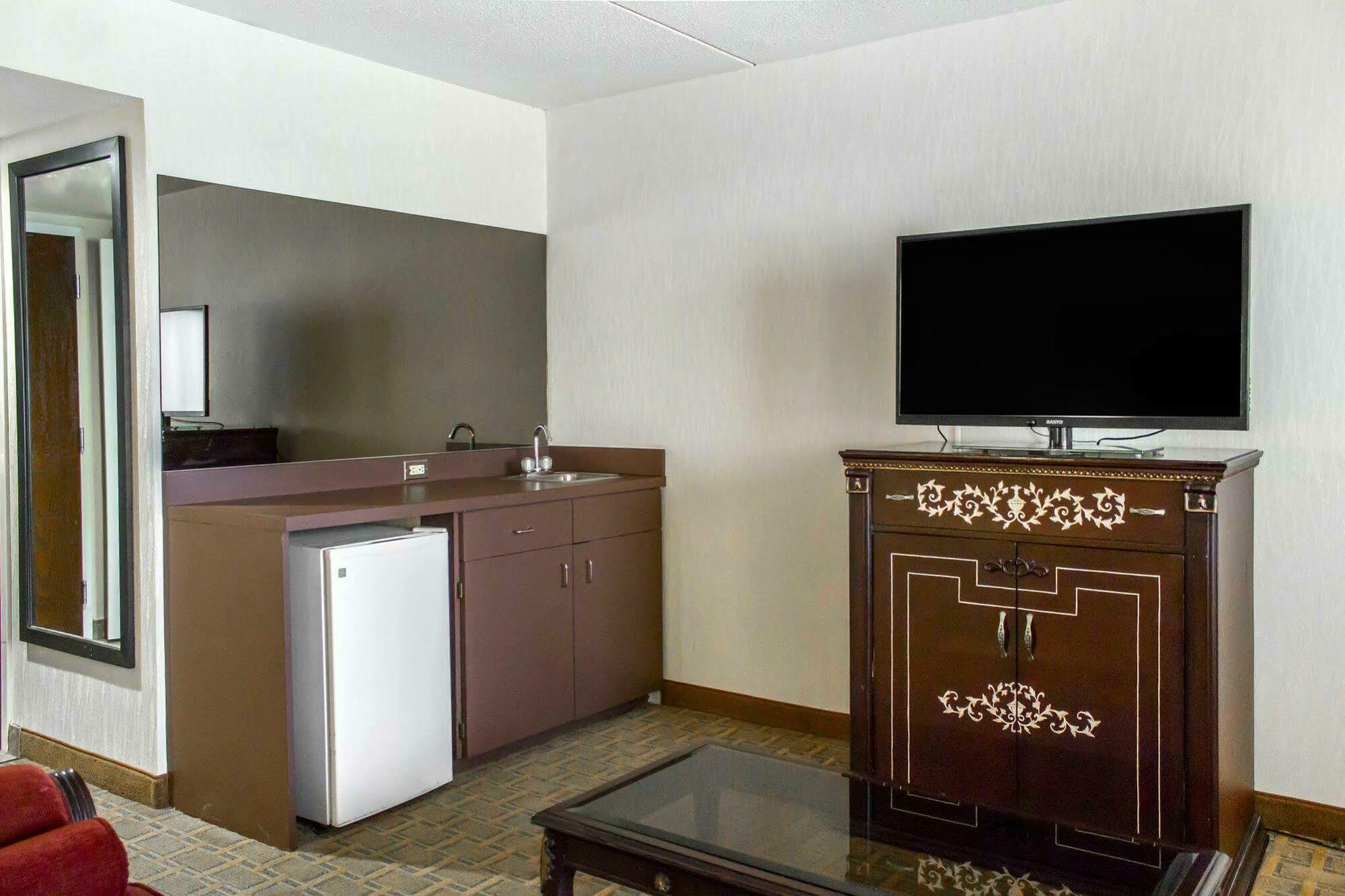 Clarion Hotel Conference Center On Lake Erie Dunkirk Bagian luar foto